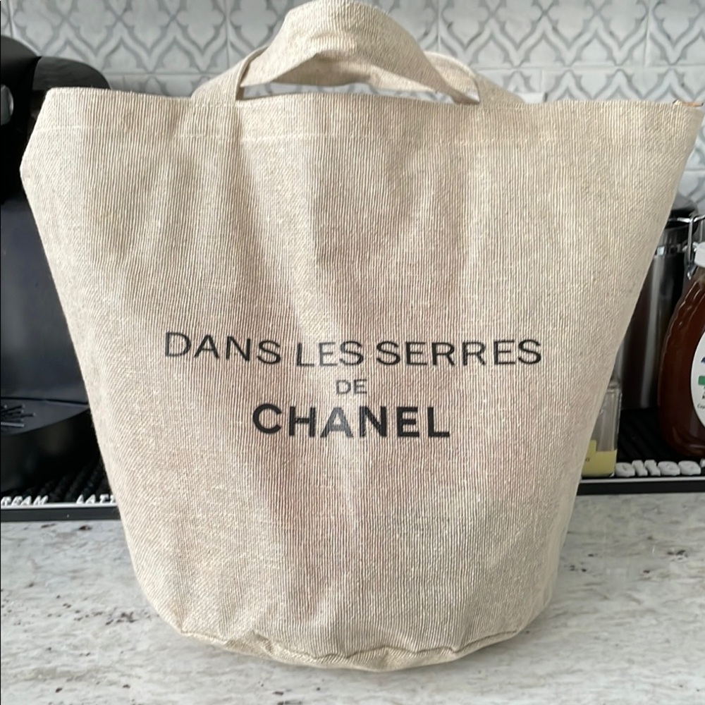 CHANEL Tote